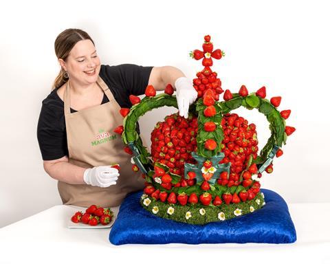 AVA Magnum has created the world’s largest strawberry crown