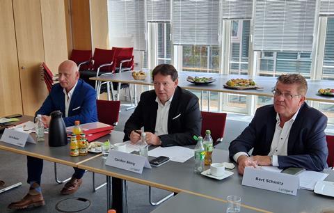 Die Landgard-Vorstände Dirk Bader und Carsten Bönig mit dem Aufsichtsratsvorsitzenden Bert Schmitz