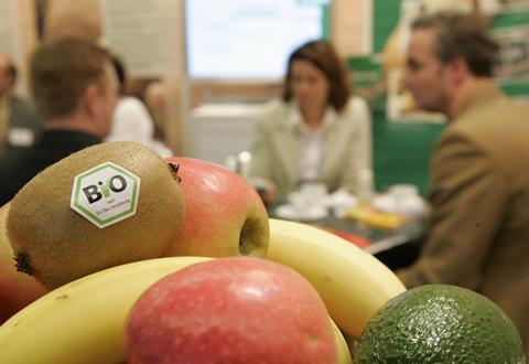 Bio-Kiwi mit Apfel und Bananen