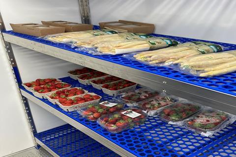 Kühlhaus mit Spargel und Erdbeeren, Geisenheim Hochschule Geisenheim -  University - Hochschule Geisenheim_Marius Martin