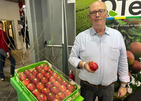 Kris Wouters (Wouters Fruit, Belgien) mit dem neuen Apfel 