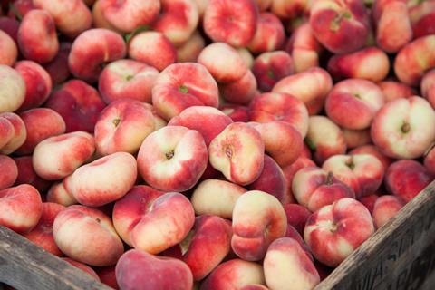 Flat peaches GEN AdobeStock_90137793