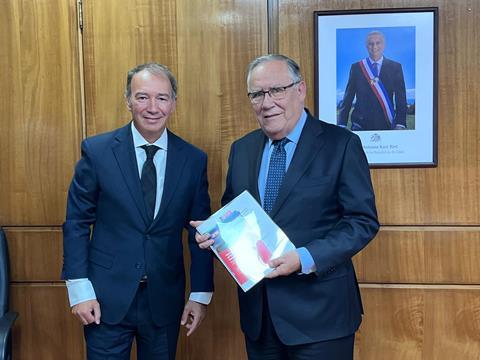 Iván Marambio, left, with Chilean agriculture minister Jaime Campos