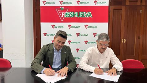 Freshuelva president José Antonio Martín, left, with Fernando González, president of Huelva Riega