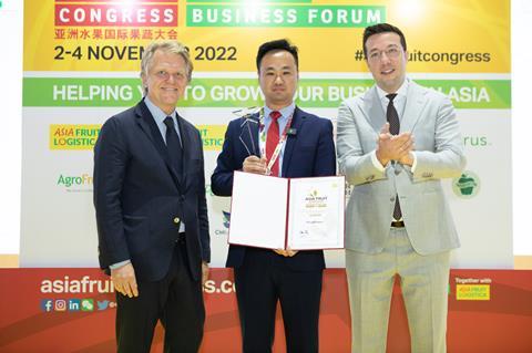 Goodfarmer's Owen Zhang with the Importer of the Year Award
